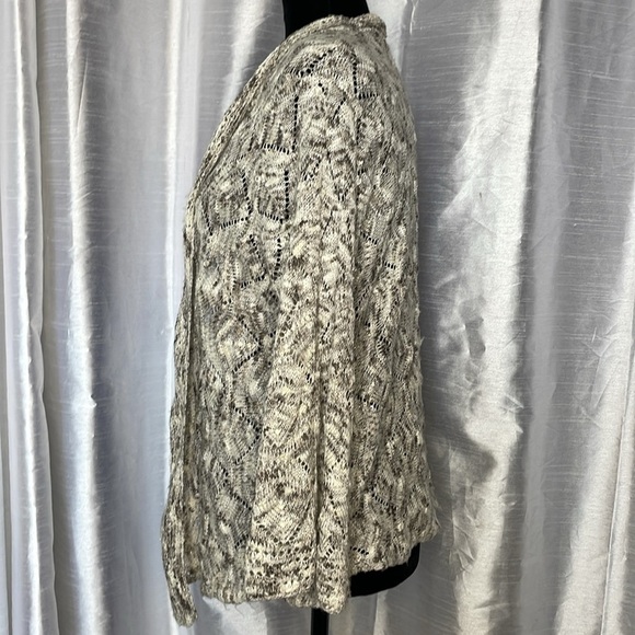 Dressbarn Women’s XL Open Front
3/4 Bell Sleeve Hollow Out Cardigan - Picture 5 of 8